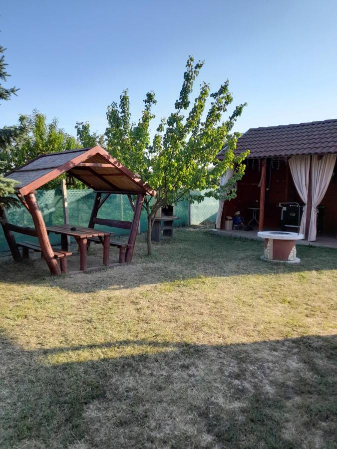 Vadrozsa Vendeghaz-Apartman Демьен Экстерьер фото