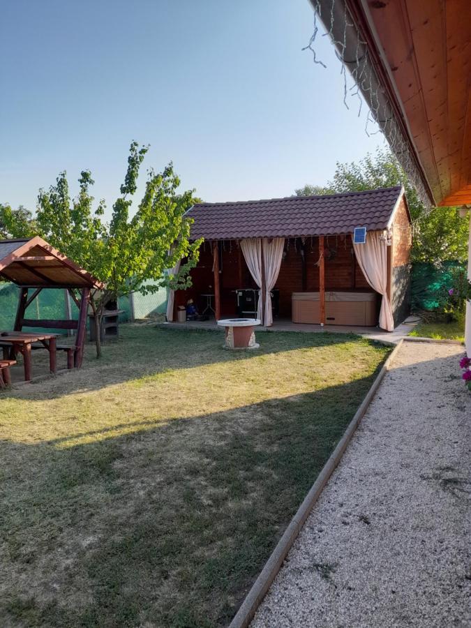 Vadrozsa Vendeghaz-Apartman Демьен Экстерьер фото